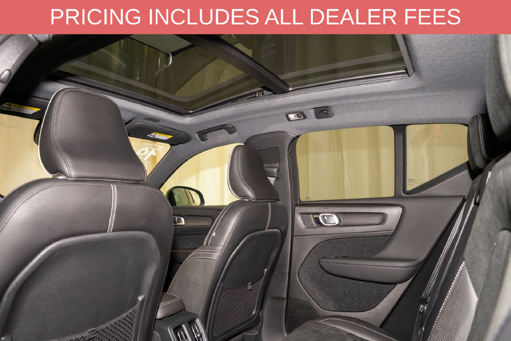 Used 2019 Volvo XC40 T4 R-Design FWD image 9