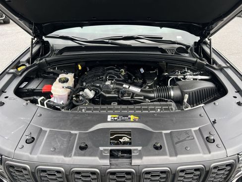 Used 2024 Jeep Grand Cherokee Altitude AWD/4WD image 27
