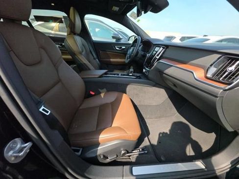 Used 2025 Volvo V60 B5 Cross Country Plus AWD/4WD image 10