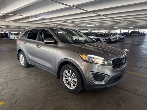 Used 2016 Kia Sorento L FWD image 2