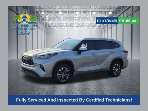 Used 2020 Toyota Highlander XLE FWD image 1