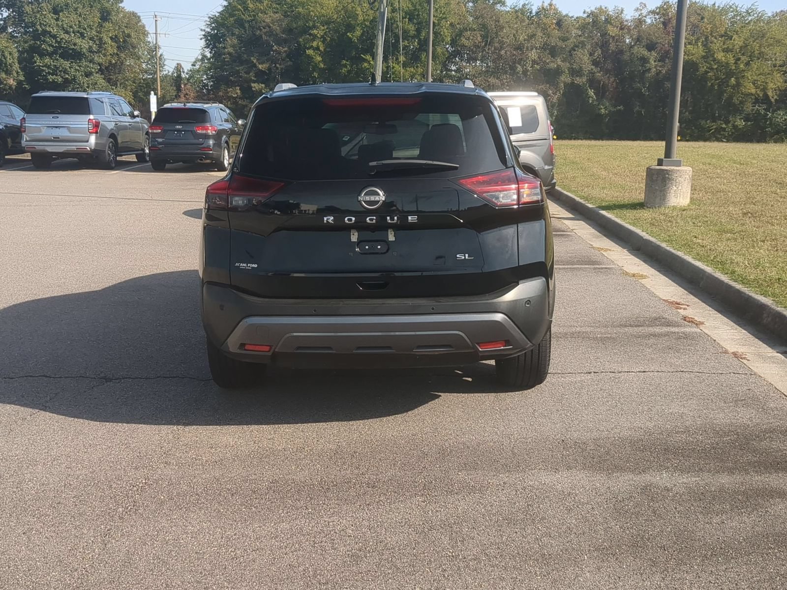 Used 2023 Nissan Rogue SL w/ SL Premium Package FWD image 4