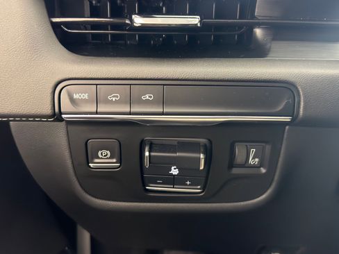 Used 2021 Cadillac Escalade Sport w/ Driver Assist Tech Package image 17