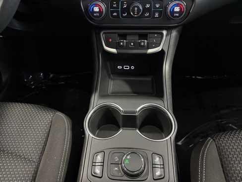 Used 2024 GMC Terrain SLE w/ Driver Convenience Package FWD image 17