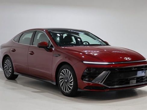 Certified 2025 Hyundai Sonata Limited image 1