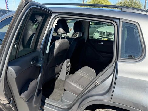 Used 2016 Volkswagen Tiguan S image 15