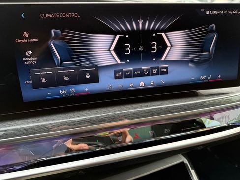 Certified 2026 BMW 750e xDrive AWD/4WD image 23