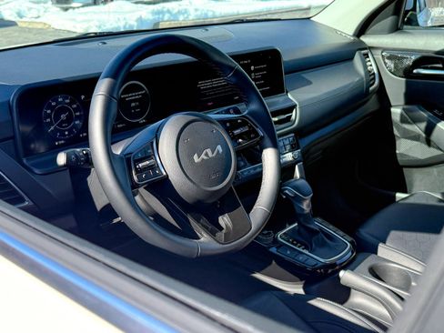 Certified 2024 Kia Seltos EX image 10