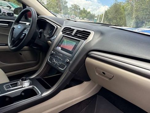 Used 2020 Ford Fusion SE FWD image 17