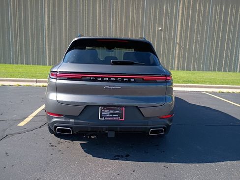 Certified 2025 Porsche Cayenne AWD/4WD image 11