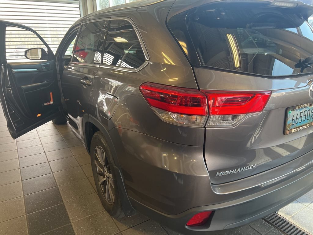 Certified 2018 Toyota Highlander XLE AWD/4WD image 7