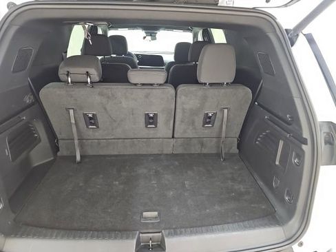 Used 2025 Chevrolet Traverse LT image 8