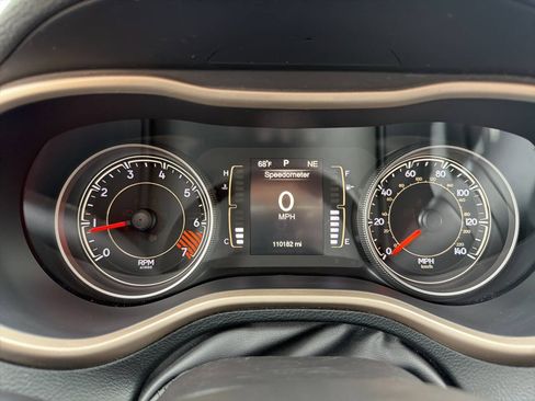 Used 2015 Jeep Cherokee Latitude w/ Cold Weather Group AWD/4WD image 9