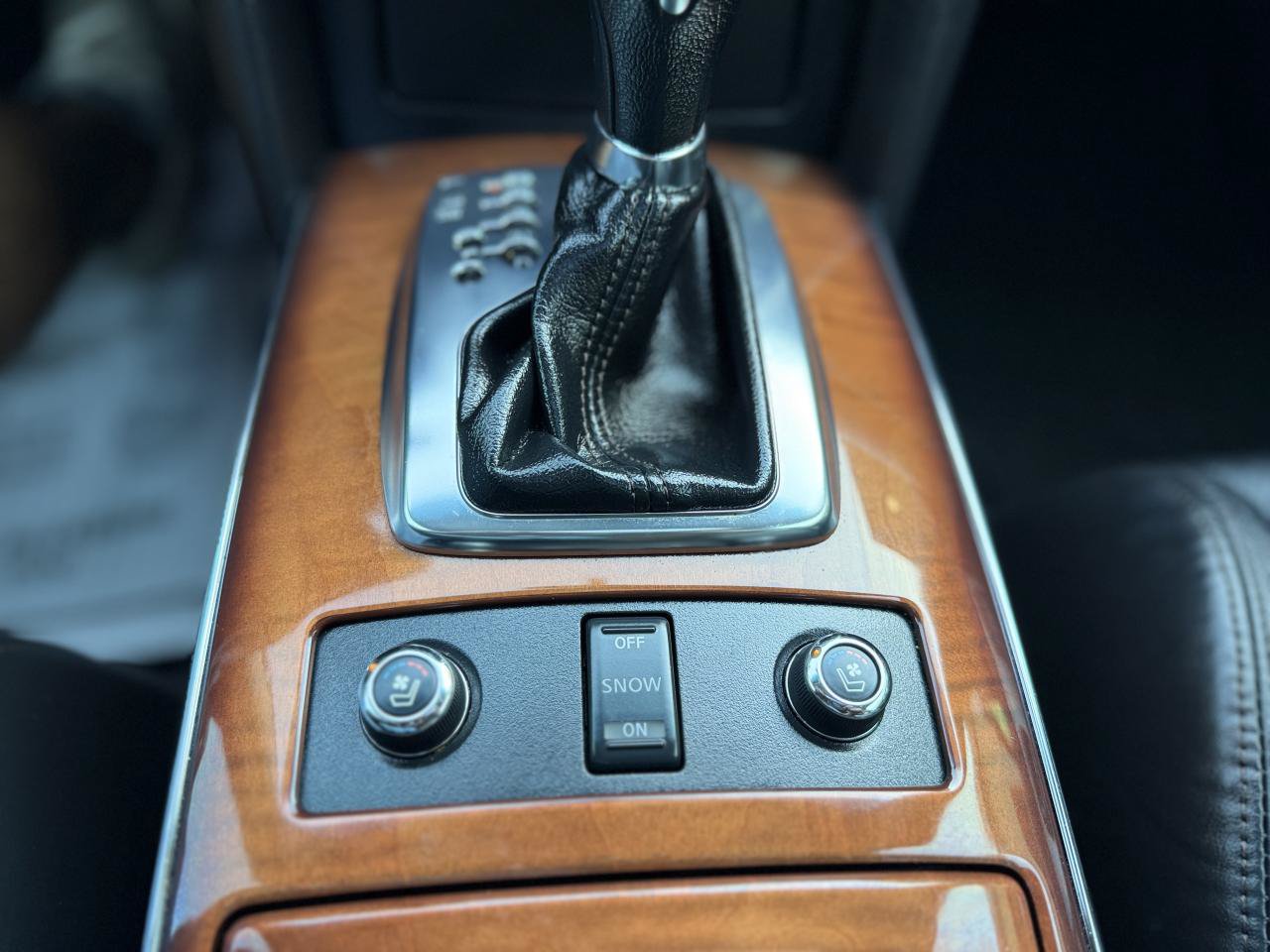 Used 2014 INFINITI QX70 AWD w/ Premium Package image 25
