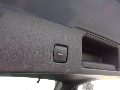 Used 2023 Ford Escape SE image 30