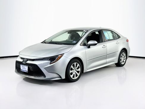 Used 2020 Toyota Corolla LE FWD image 1