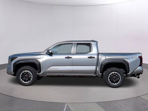 Used 2025 Toyota Tacoma TRD Off-Road AWD/4WD image 2