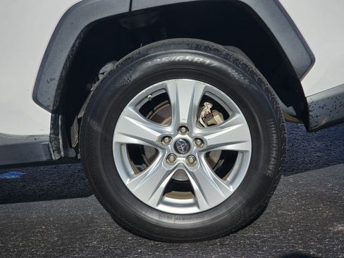 Used 2019 Toyota RAV4 XLE image 9