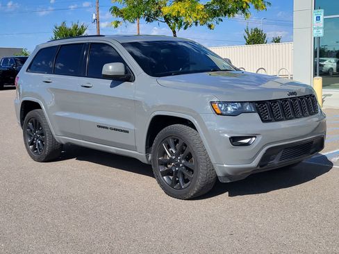 Used 2021 Jeep Grand Cherokee Laredo X AWD/4WD image 3