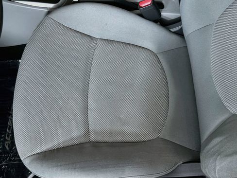 Used 2013 Hyundai Accent GLS FWD image 17