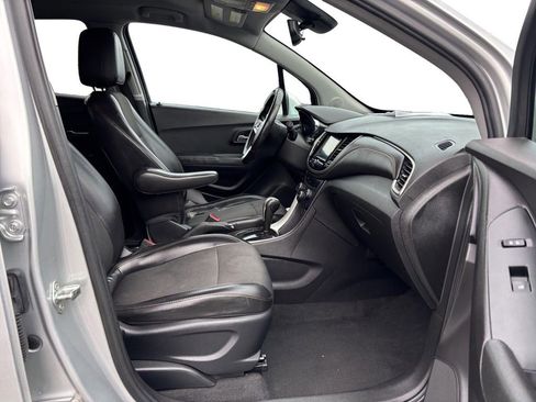 Used 2017 Chevrolet Trax LT w/ LT Convenience Package image 22