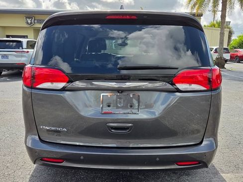 Used 2017 Chrysler Pacifica Touring FWD image 6