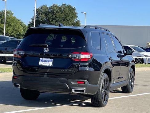 Certified 2025 Honda Pilot Black Edition image 4