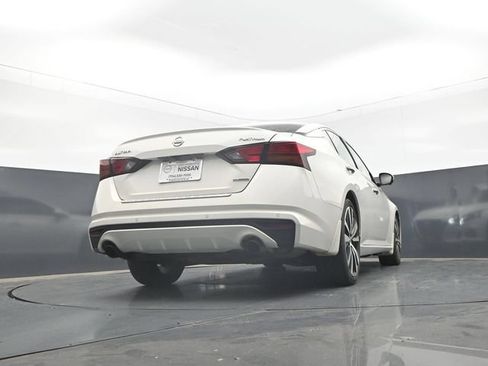 Used 2020 Nissan Altima 2.0 Platinum FWD image 30