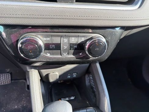 Used 2024 Chevrolet TrailBlazer LT w/ Convenience Package AWD/4WD image 9