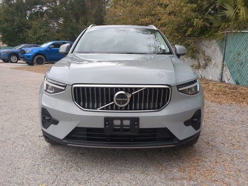 Used 2025 Volvo XC40 B5 Plus image 9