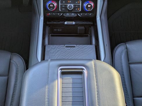 Used 2024 GMC Yukon Denali w/ Advanced Technology Package image 18