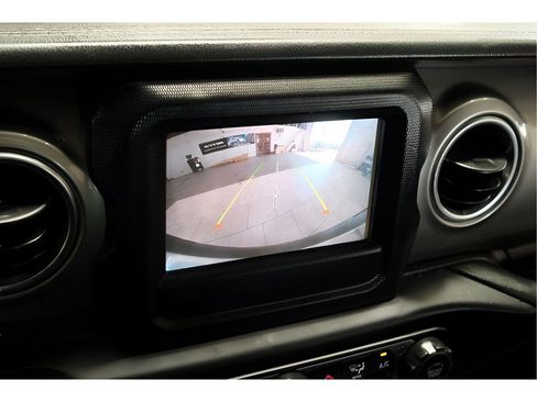 Used 2020 Jeep Wrangler Unlimited Sahara AWD/4WD image 19