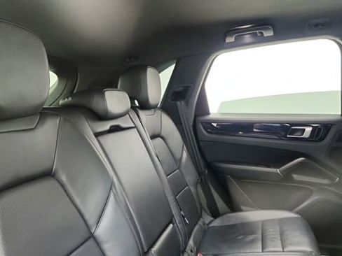 Used 2019 Porsche Cayenne AWD/4WD image 25