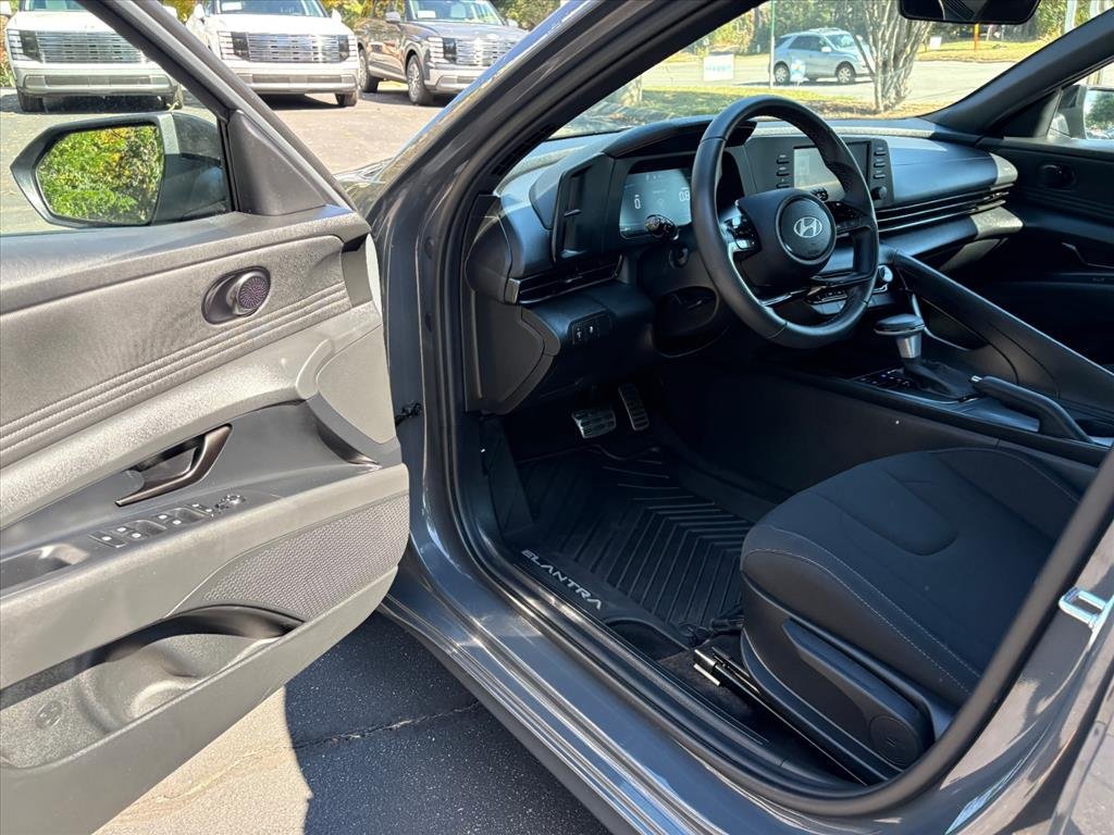 Certified 2025 Hyundai Elantra Sport FWD image 14