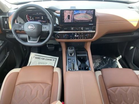 New 2026 Nissan Pathfinder Platinum FWD image 11