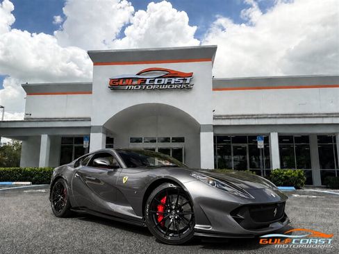 Used 2018 Ferrari 812 Superfast RWD image 1