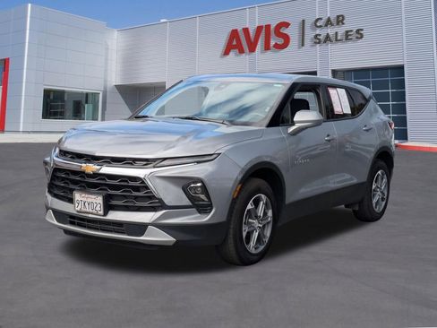 Used 2025 Chevrolet Blazer LT image 1