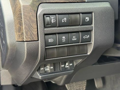 Used 2025 Toyota Tacoma Limited AWD/4WD image 11