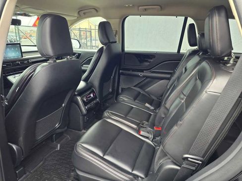 Used 2023 Lincoln Aviator AWD image 6
