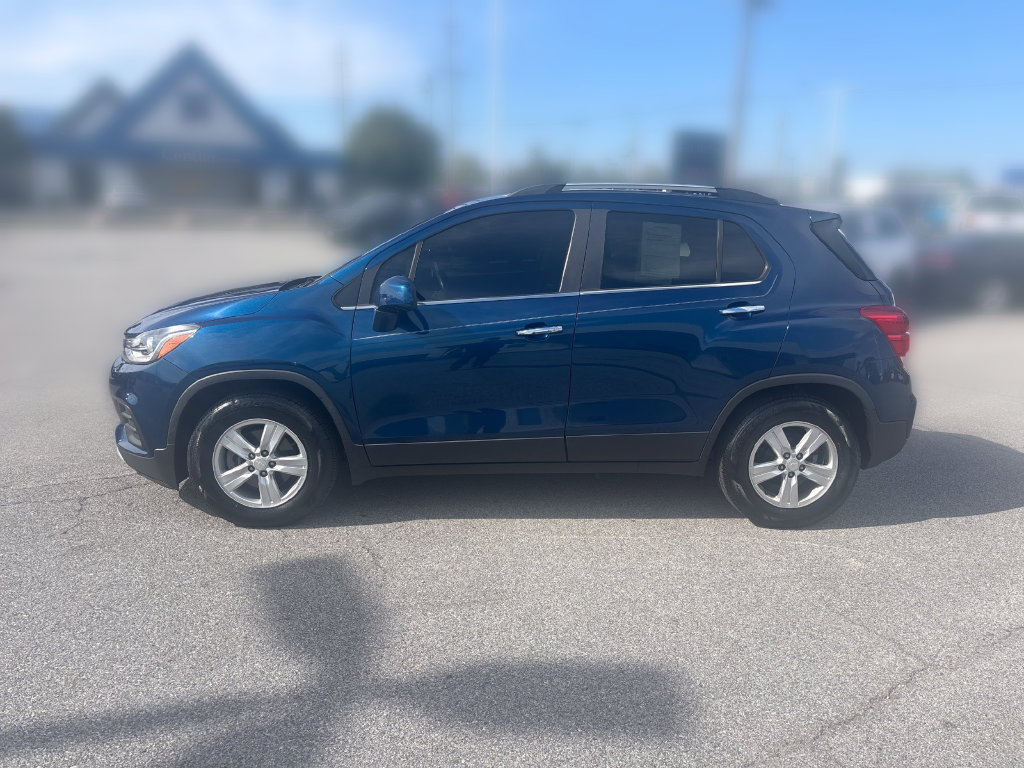 Used 2020 Chevrolet Trax LT w/ Driver Confidence Package FWD image 2