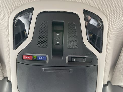 Used 2025 Subaru Outback Premium w/ Popular Package #1A image 17