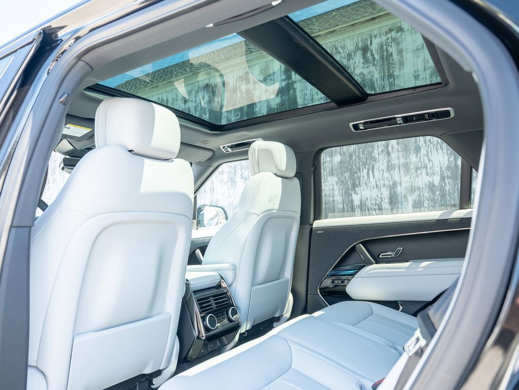 New 2026 Land Rover Range Rover Sport SE AWD/4WD image 22