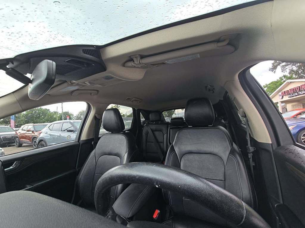 Used 2020 Ford Escape Titanium AWD/4WD image 21