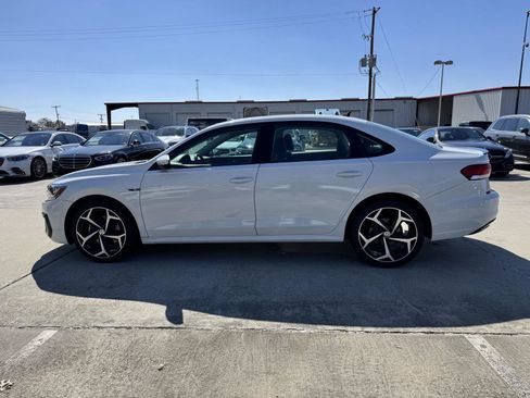 Used 2020 Volkswagen Passat 2.0T R-Line image 16