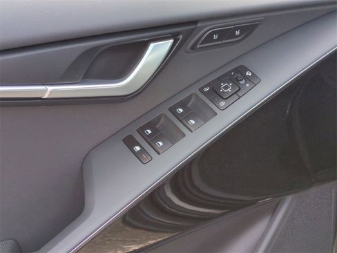 New 2025 Kia Niro SX Touring image 23