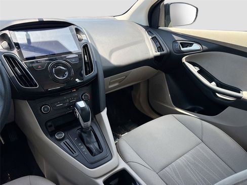Used 2015 Ford Focus SE FWD image 21