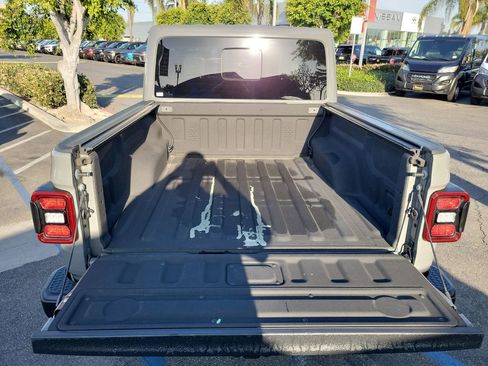 Certified 2022 Jeep Gladiator Overland w/ Popular Equipment Package image 15