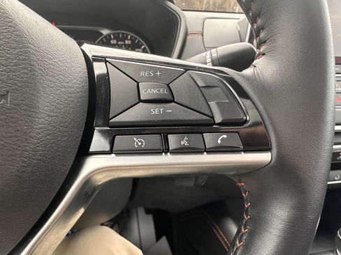 Used 2020 Nissan Altima 2.5 SR w/ Premium Package image 10