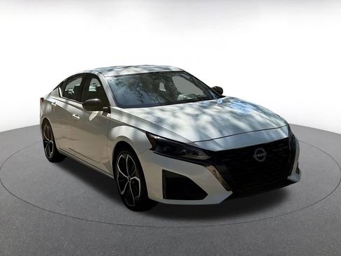 Used 2025 Nissan Altima 2.5 SR image 1