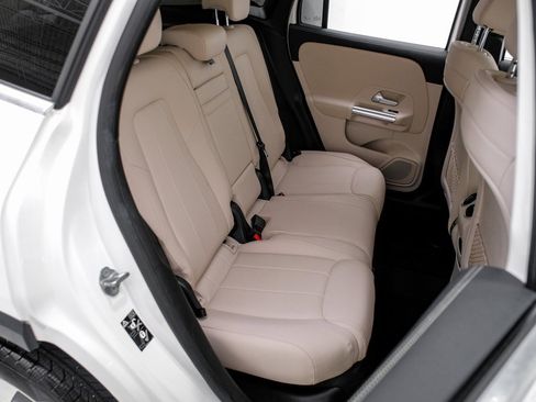 Used 2021 Mercedes-Benz GLA 250 4MATIC image 29